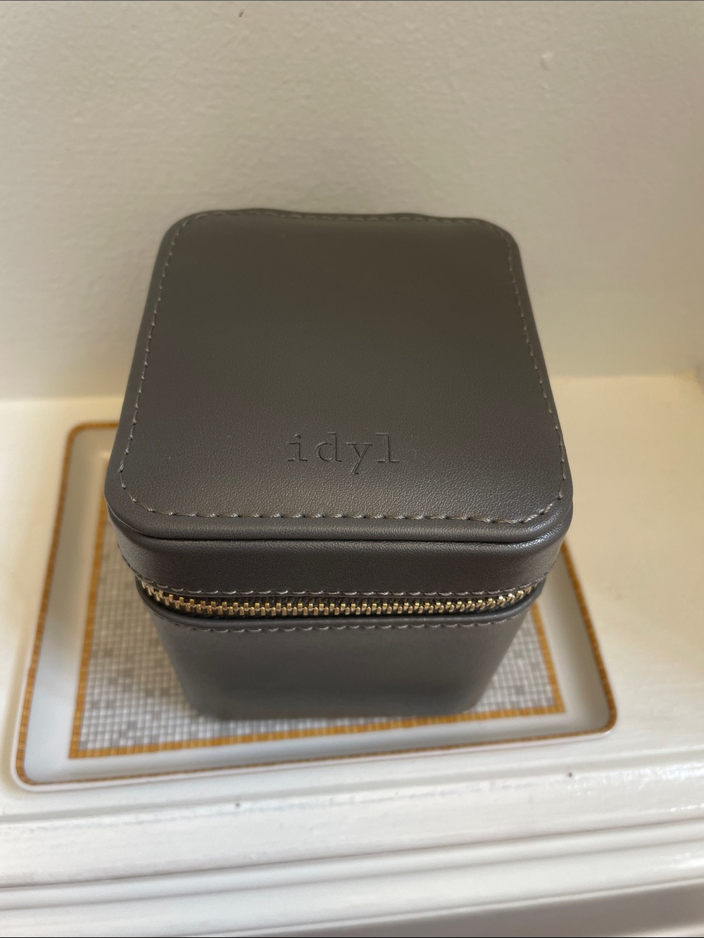 idyl Compact Gray Travel Jewelry Case with Gold Zipper